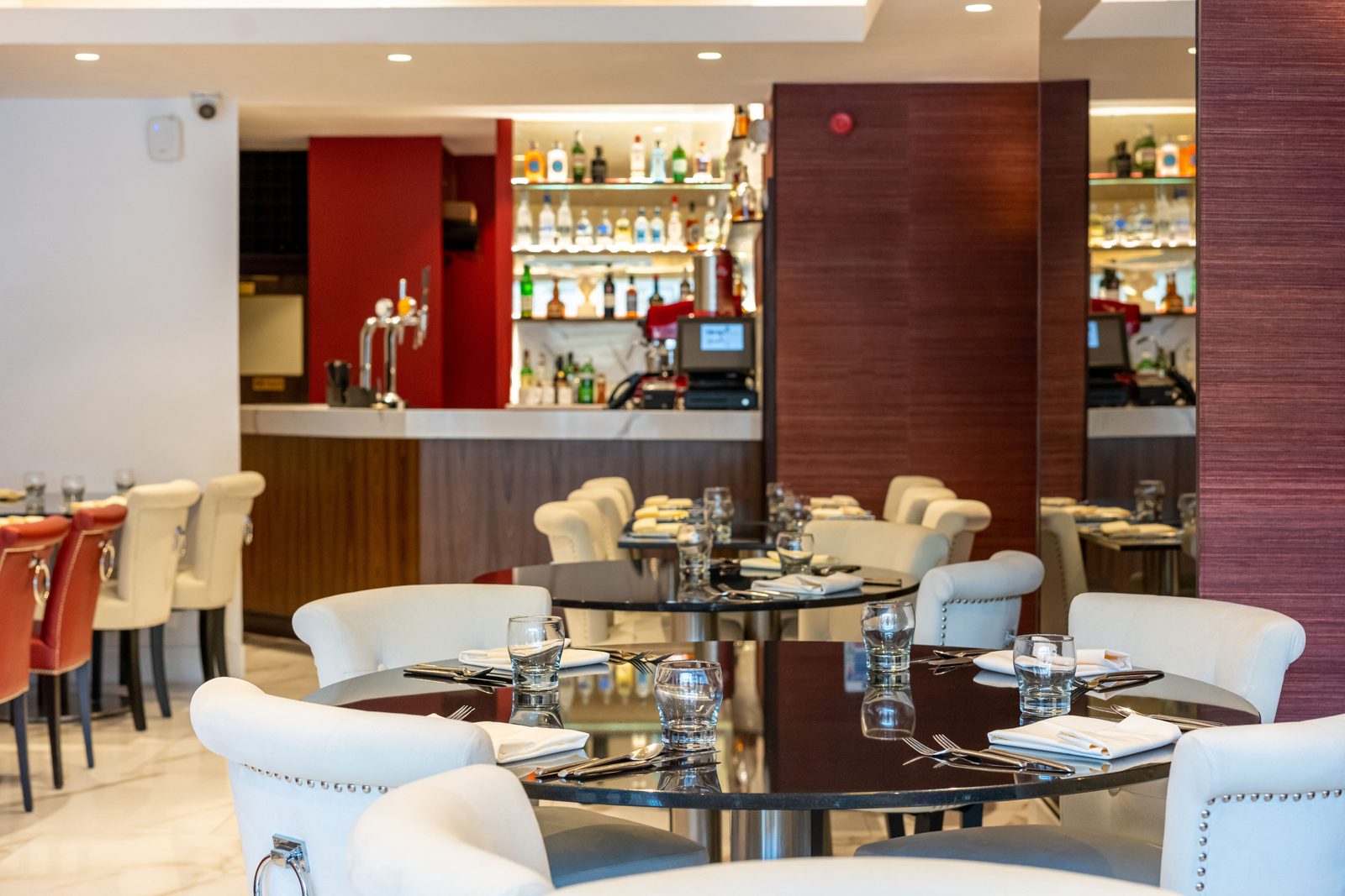 Madhu's Southall – dining room and bar
